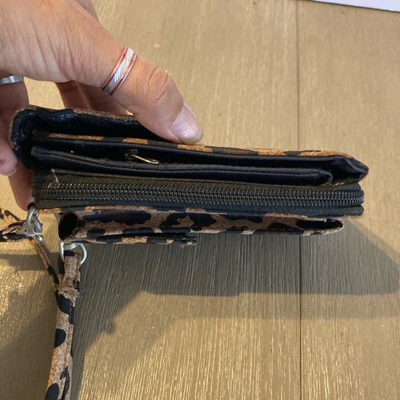 Vintage Simply Go Leopard Flap Snap Mobile Crossbody - Picture 2 of 6